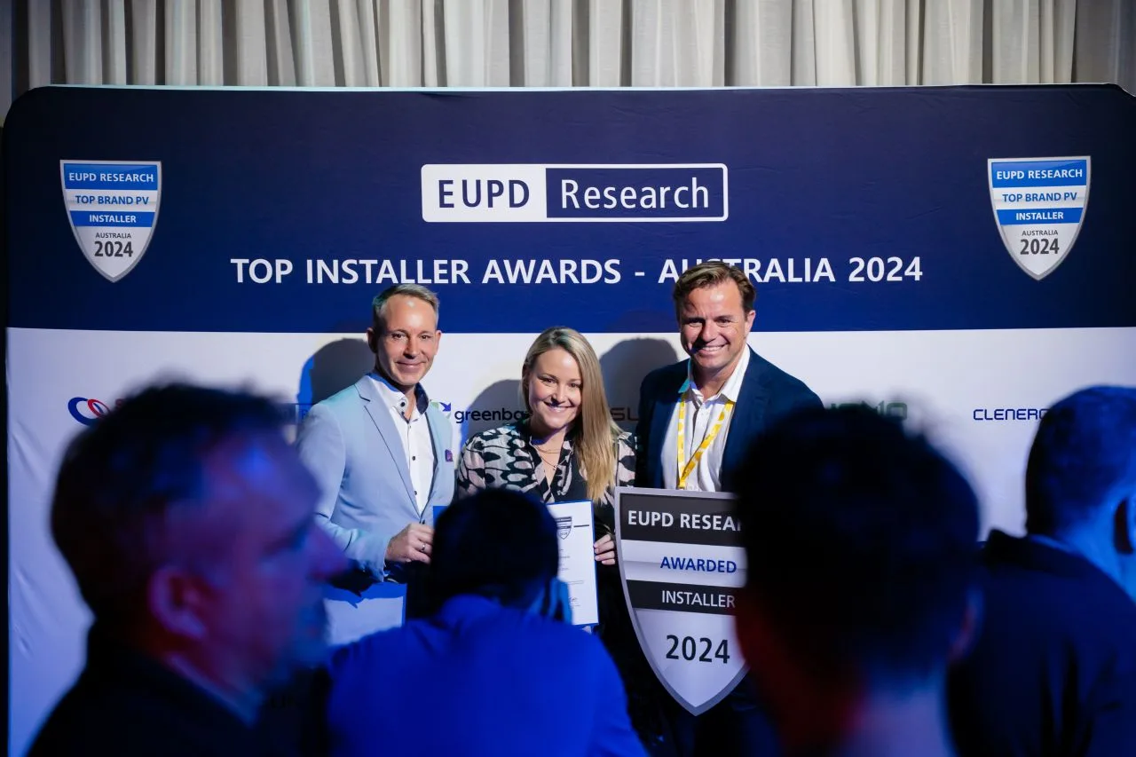 EUPD Top Installer Award 2024 (Australia) Ceremony: (Left to Right) Daniel Fuchs from EUPD Research, Nicole Bilman PSW Energy General Manager and Derek McKercher PSW Energy Director holding the EUPD Research Award shield.