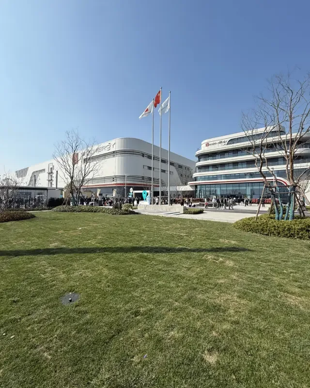 Sigenergy-Smart-Energy-Centre-Launch_-Front.webp